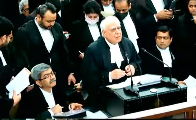 Photo of Supreme Court का ऐतिहासिक कदम, संवैधानिक पीठ की सुनवाई का पहली बार हुआ लाइव टेलीकास्ट | LATEST NEWS