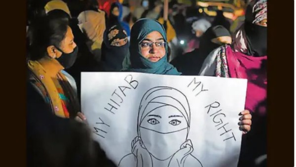 Photo of सुरक्षा की दृष्टि से सार्वजनिक स्थल पर हिजाब और बुर्खा हो प्रतिबन्धितहिन्दू महासभा ने हिजाब मामले में हाईकोर्ट के निर्णय का किया स्वागत