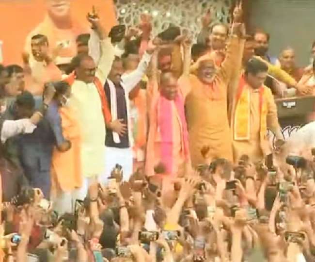 Photo of UP में बड़ी जीत के बाद भाजपा दफ्तर पहुंचे CM योगी, विकास और सुशासन को जनता ने दिया आशीर्वाद | UP Election Result 2022