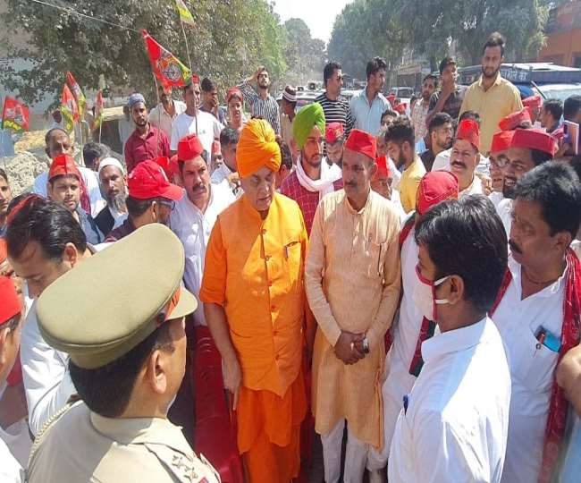 Photo of बिजनौर के चांदपुर में हाईवे निर्माण को लेकर सपाइयों ने लगाया जाम, हंगामा | Protest In Bijnore