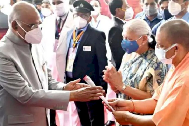 Photo of गवर्नर व CM ने किया राष्ट्रपति रामनाथ कोविन्द का  स्वागत, UP मे चार दिनी के दौरे पर लखनऊ पहुंचे | Latest News Update