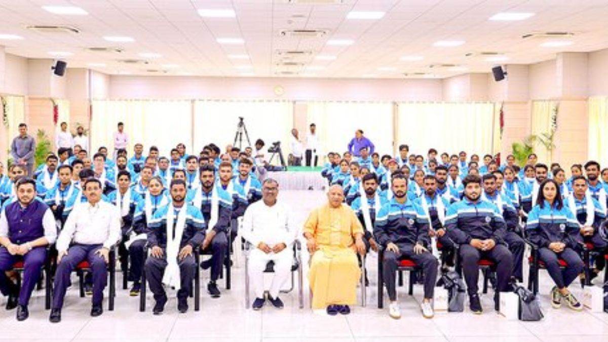 Photo of CM योगी बोले “उत्तर प्रदेश सरकार खिलाड़ियों को सम्मान देने में आगे” | LATEST NEWS UPDATE