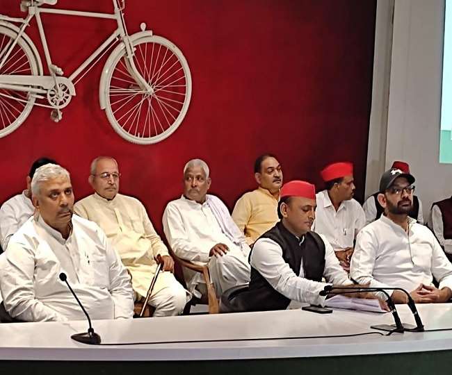 Photo of कांग्रेस के दिग्गज हरेन्द्र मलिक पूर्व विधायक पंकज के साथ समाजवादी पार्टी में शामिल | Latest News