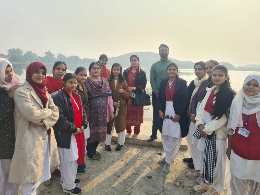 Photo of विश्व मानवाधिकार दिवस पर महिला महाविद्यालय की छात्राओं एवं शिक्षकों ने किया वृद्धाश्रम मे संवाद…