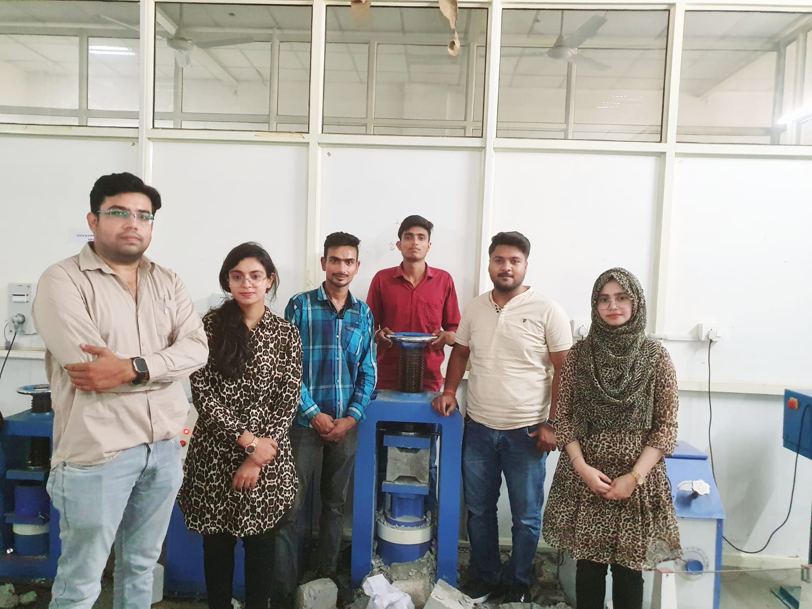 Photo of BBAU के सिविल इंजीनियरी के छात्रो ने बनाई मलबे से किफायती और पर्यावरण हितैसी ईट | LATEST NEWS