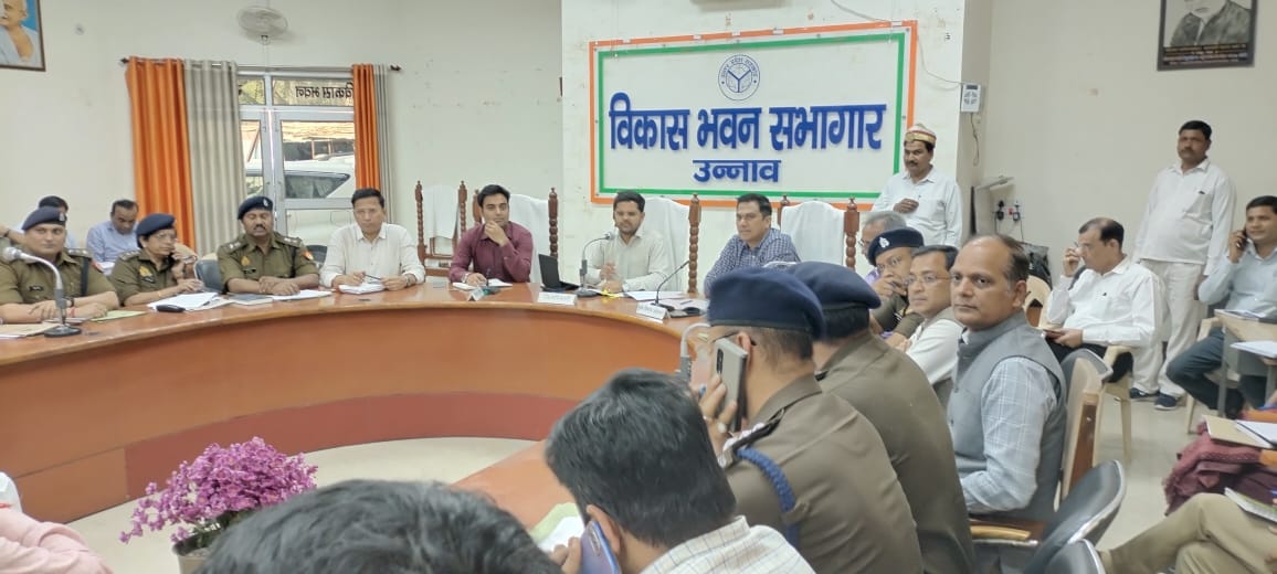 Photo of धर्म गुरूओं, विभिन्न सामाजिक संगठनों के पदाधिकारियों तथा अधिकारियों के साथ विकास भवन सभागार में आवश्यक बैठक सम्पन्न हुई