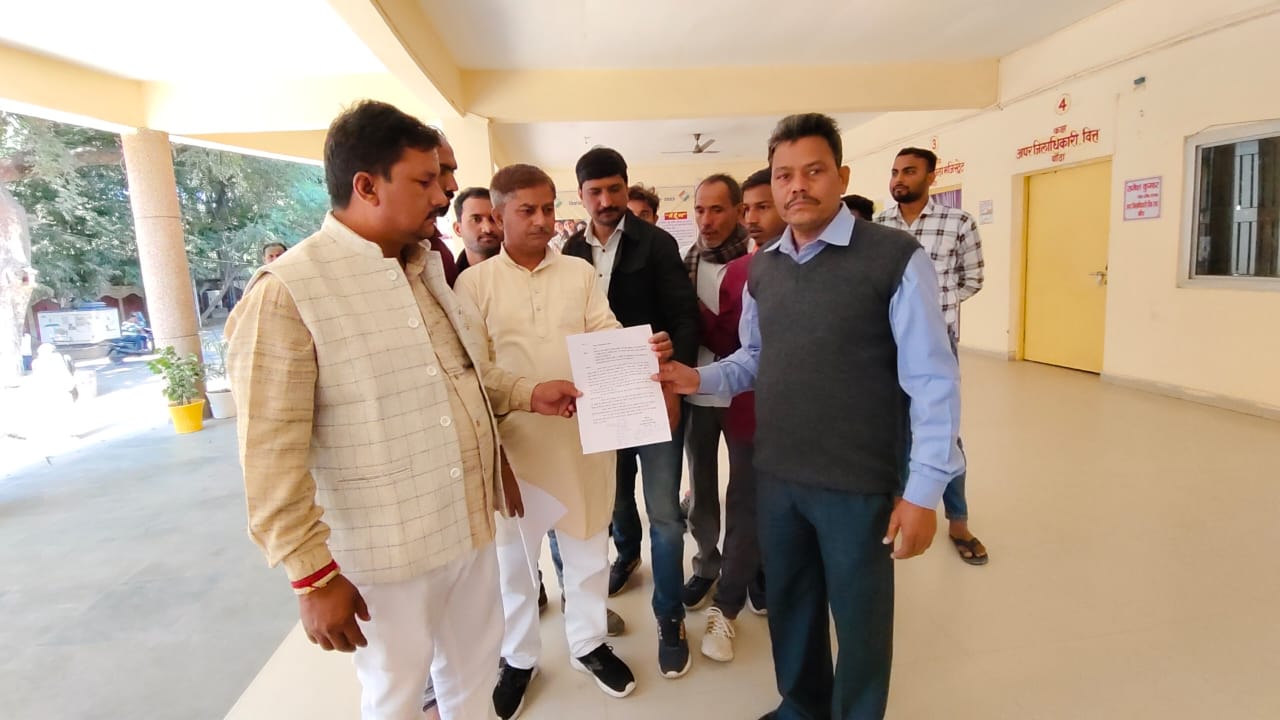 Photo of जसपुरा क्षेत्र के किसानों मड़ौली खुर्द और खपटिहा कला मौरम खदान को लेकर दिया मांगपत्र…