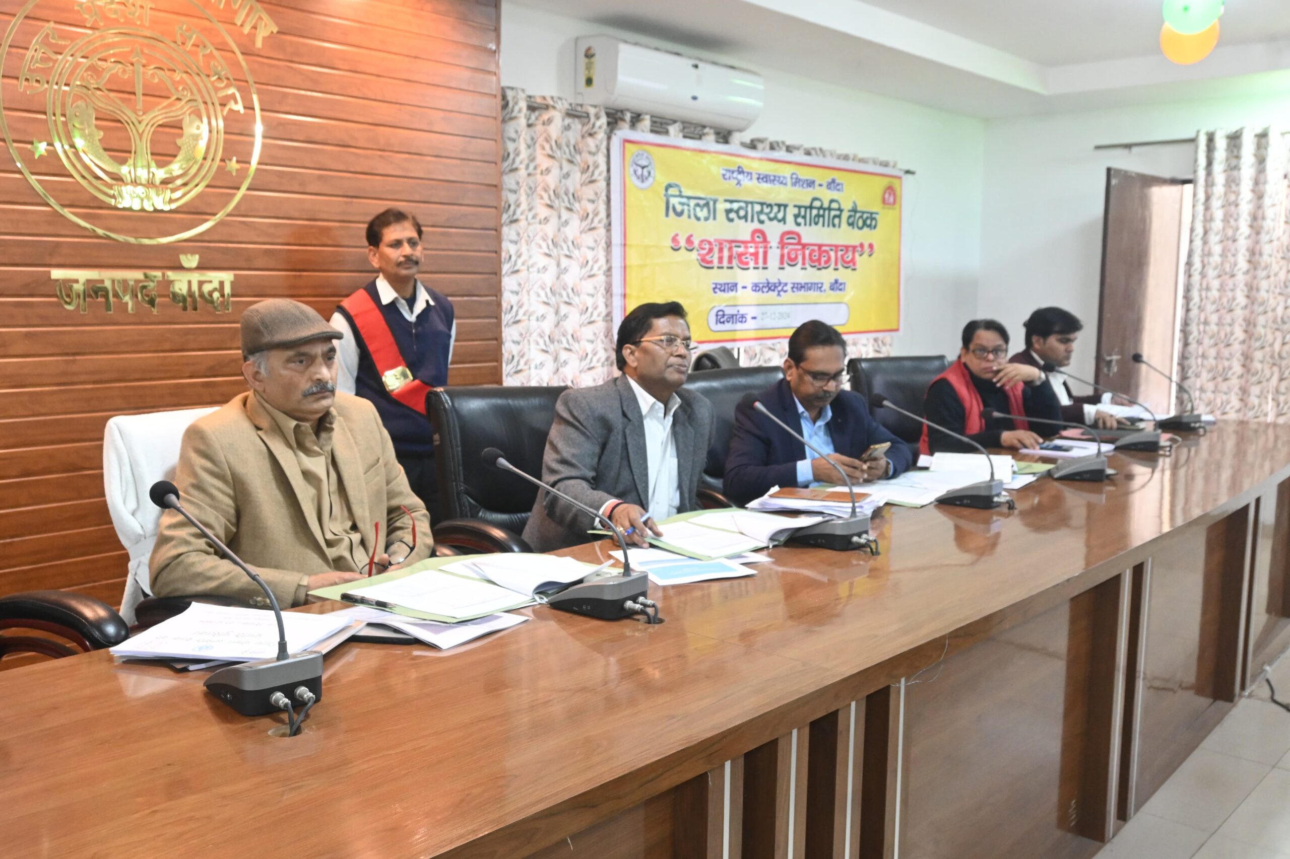 Photo of जिलाधिकारी की अध्यक्षता मे ज़िला स्वास्थ्य समिति एवं पोषण बैठक…