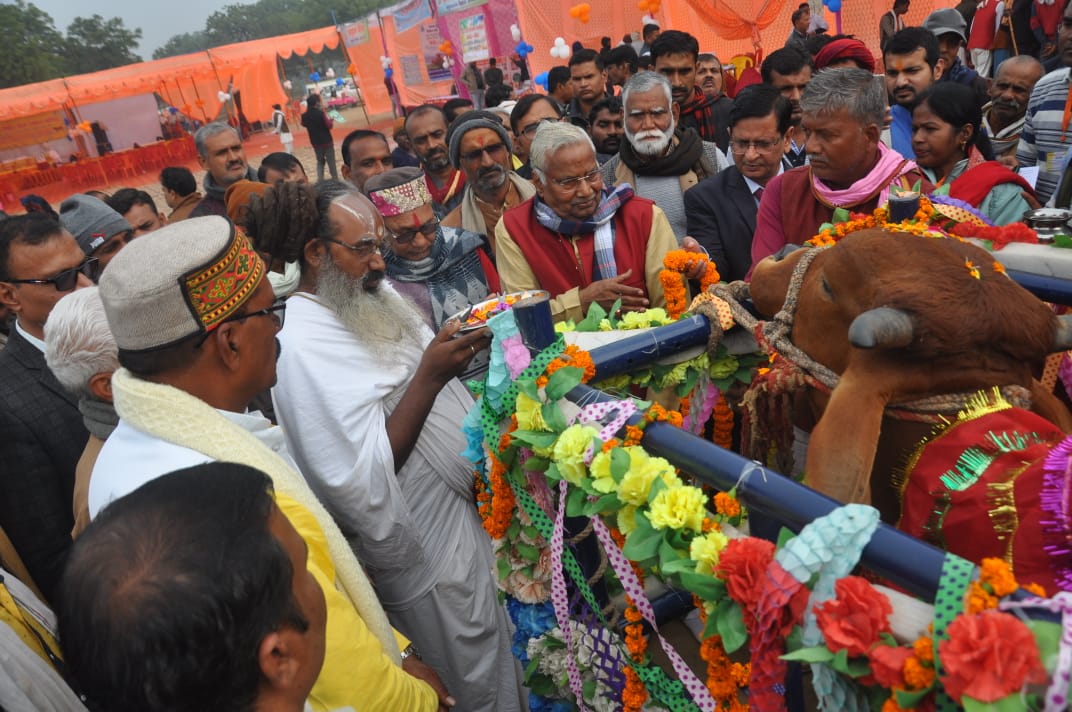 Photo of पशु चिकित्सा अधिकारी के दिशानिर्देशन पर पं.दीनदयाल उपाध्याय पशु आरोग्य शिविर का आयोजन…