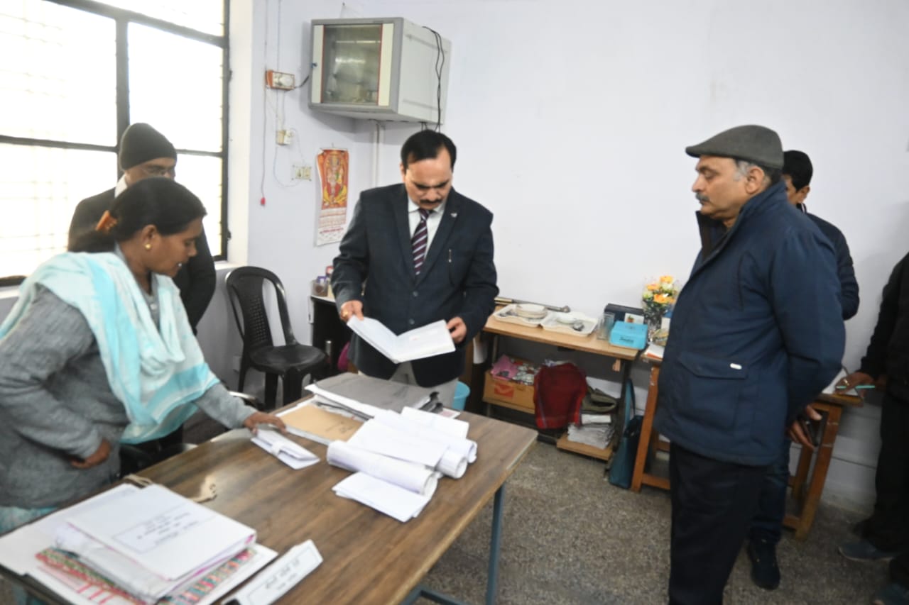 Photo of चित्रकूट धाम मंडल आयुक्त ने किया निरीक्षण,दिये निर्देश…