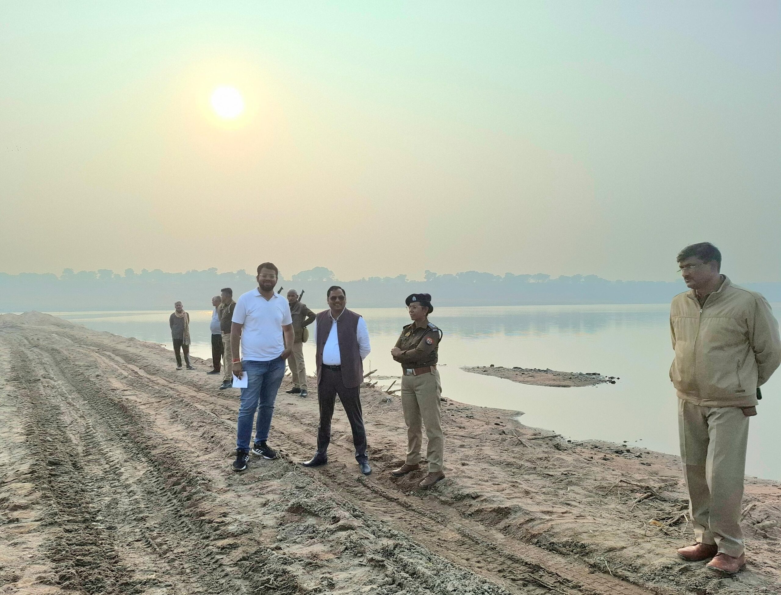 Photo of बाँदा की चार मौरम खदानों पर डेढ़ करोड़ से ज्यादा के जुर्माने का प्रहार लेकिन नही रुकता अवैध खनन का कारोबार…