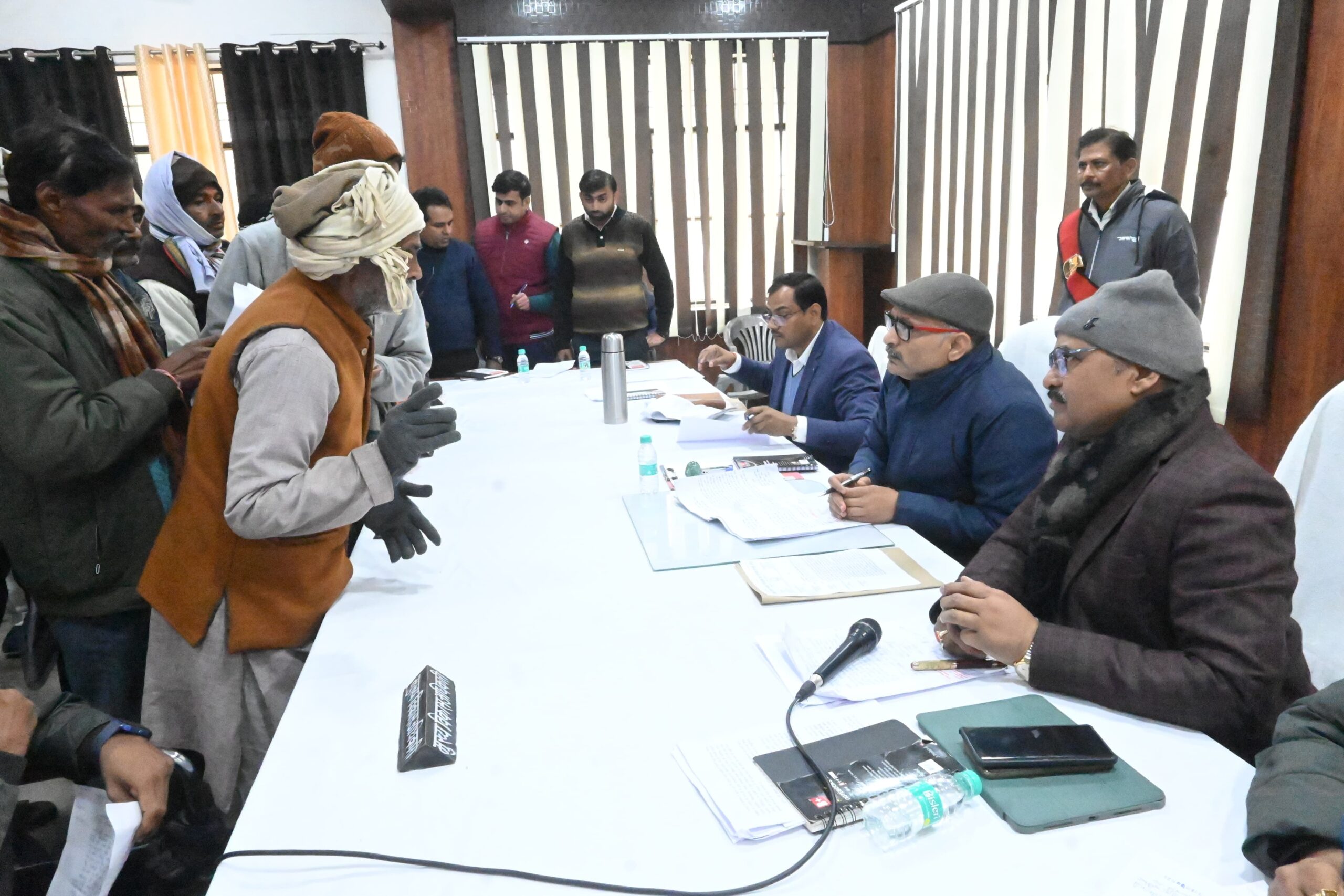 Photo of तहसील नरैनी मे आयोजित हुआ सम्पूर्ण समाधान दिवस, डीएम बाँदा और सीडीओ ने की जन सुनवाई…