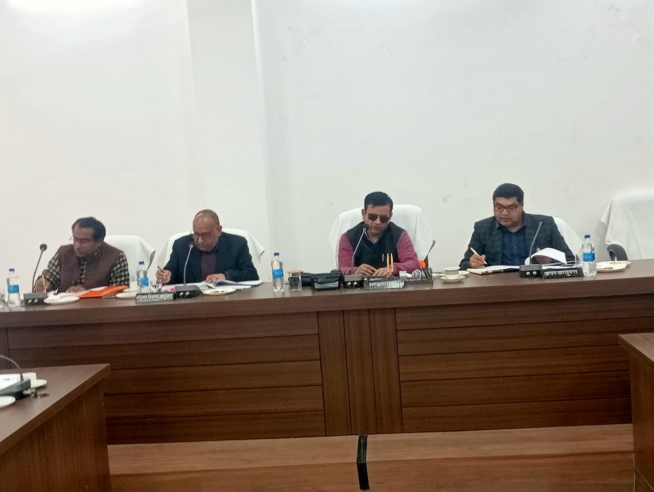 Photo of मंडल आयुक्त ने बुंदेलखंड विकास निधि लक्ष्य 2023-24 और 2024-25 पर अधिकारियों को दिए निर्देश..