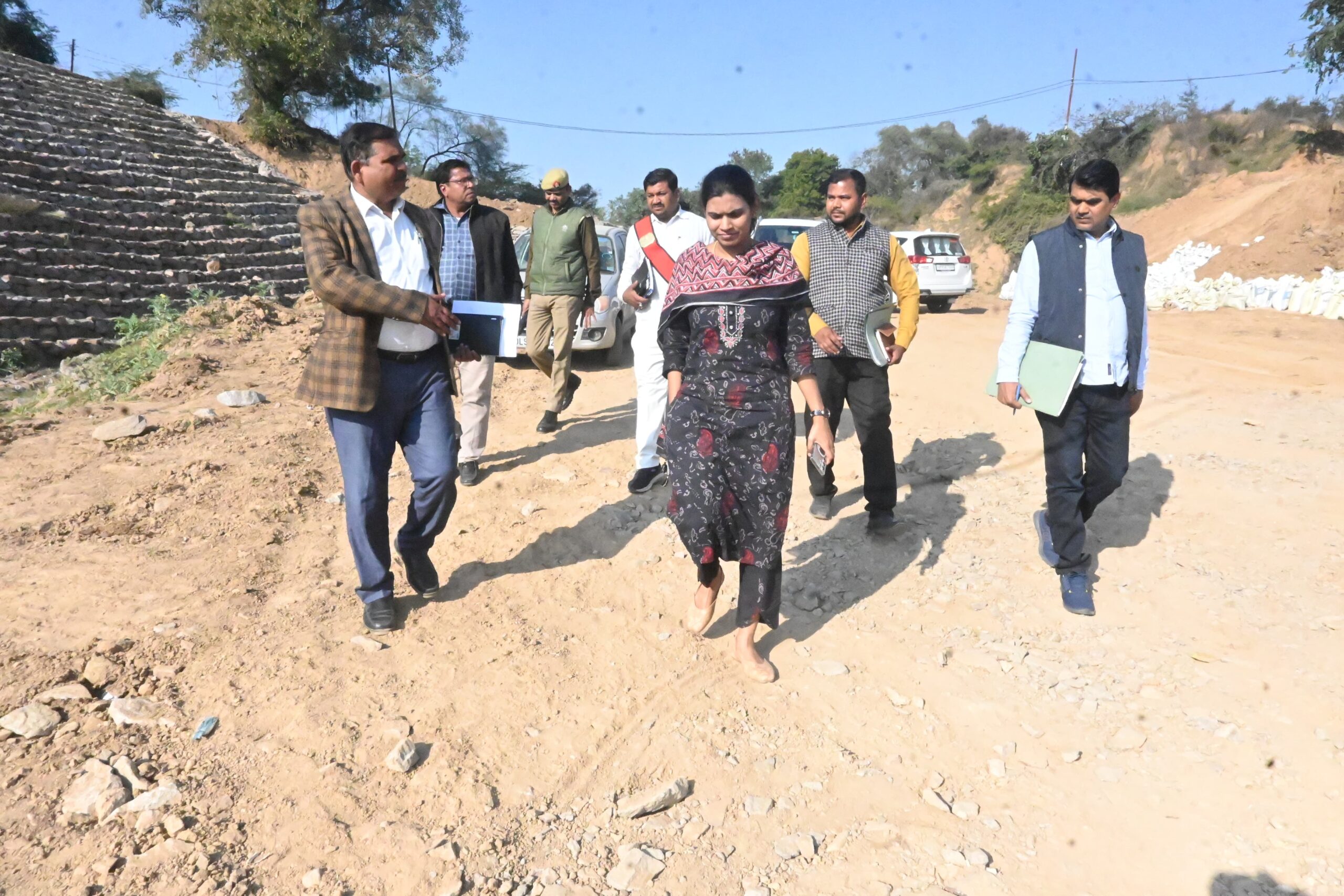 Photo of बरसात से पहले सिंचाई विभाग को केन तटबन्ध और अन्य कार्य पूरे करने के डीएम ने दिए निर्देश..