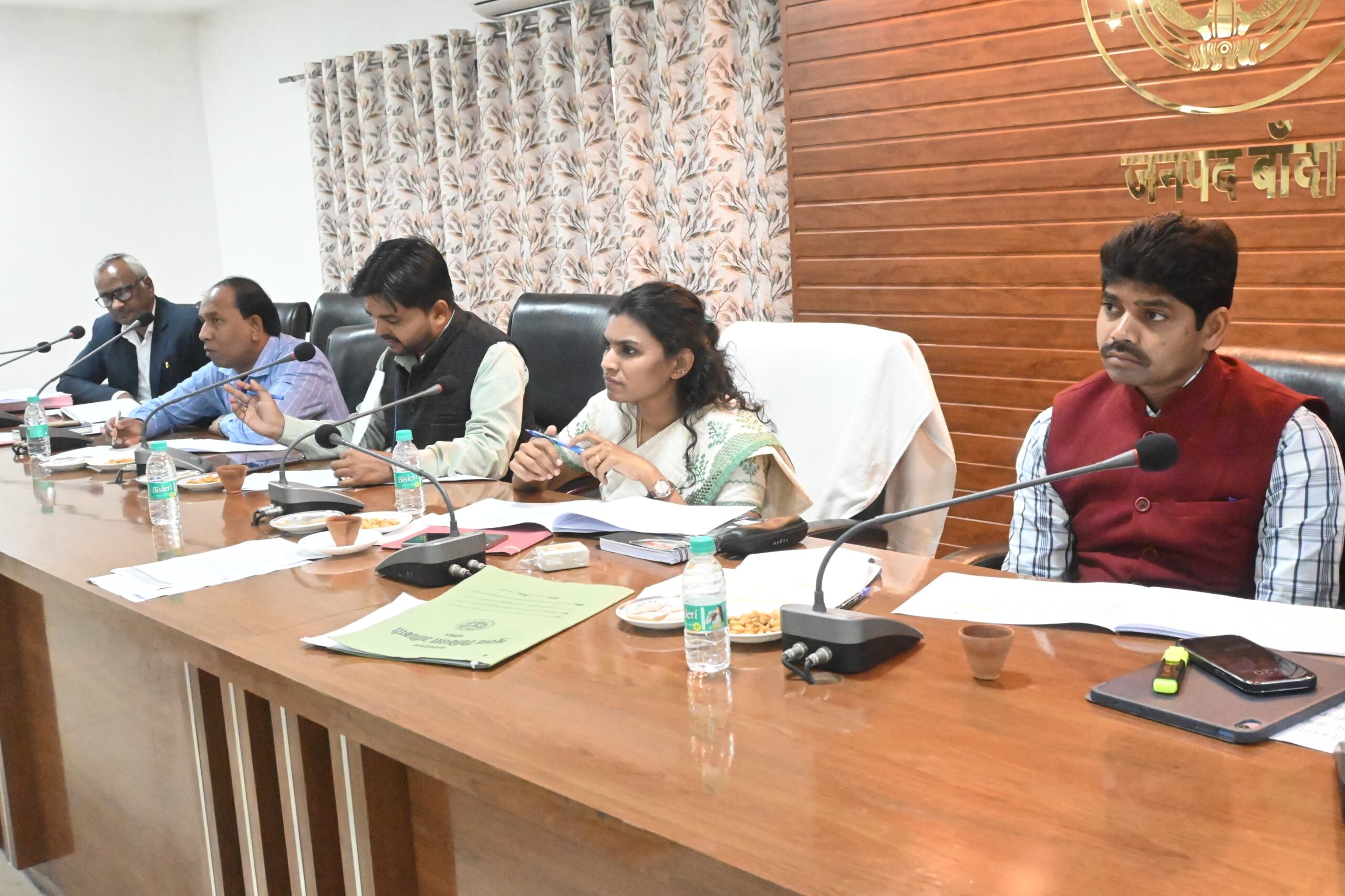 Photo of जिलाधिकारी जे.रीभा ने बैंक अधिकारियों के साथ किया संवाद, उन्हें क्रेडिट लिंकेज से संबंधित समस्या दूर करने का निर्देश दिया…