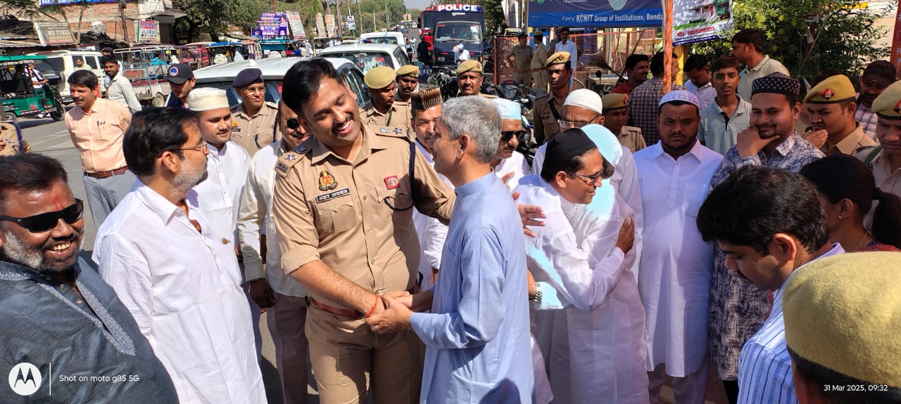 Photo of बाँदा मे पुलिस अधीक्षक और डीएम ने दी ईद की मुबारकबाद, प्रशासन ने की चाक-चौबंद व्यवस्था…