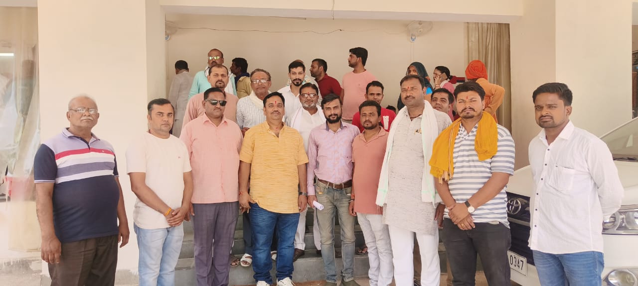 Photo of शहर के अपराध पर अयोध्यावासी वैश्य महासभा नवयुवक संघ का ज्ञापन…