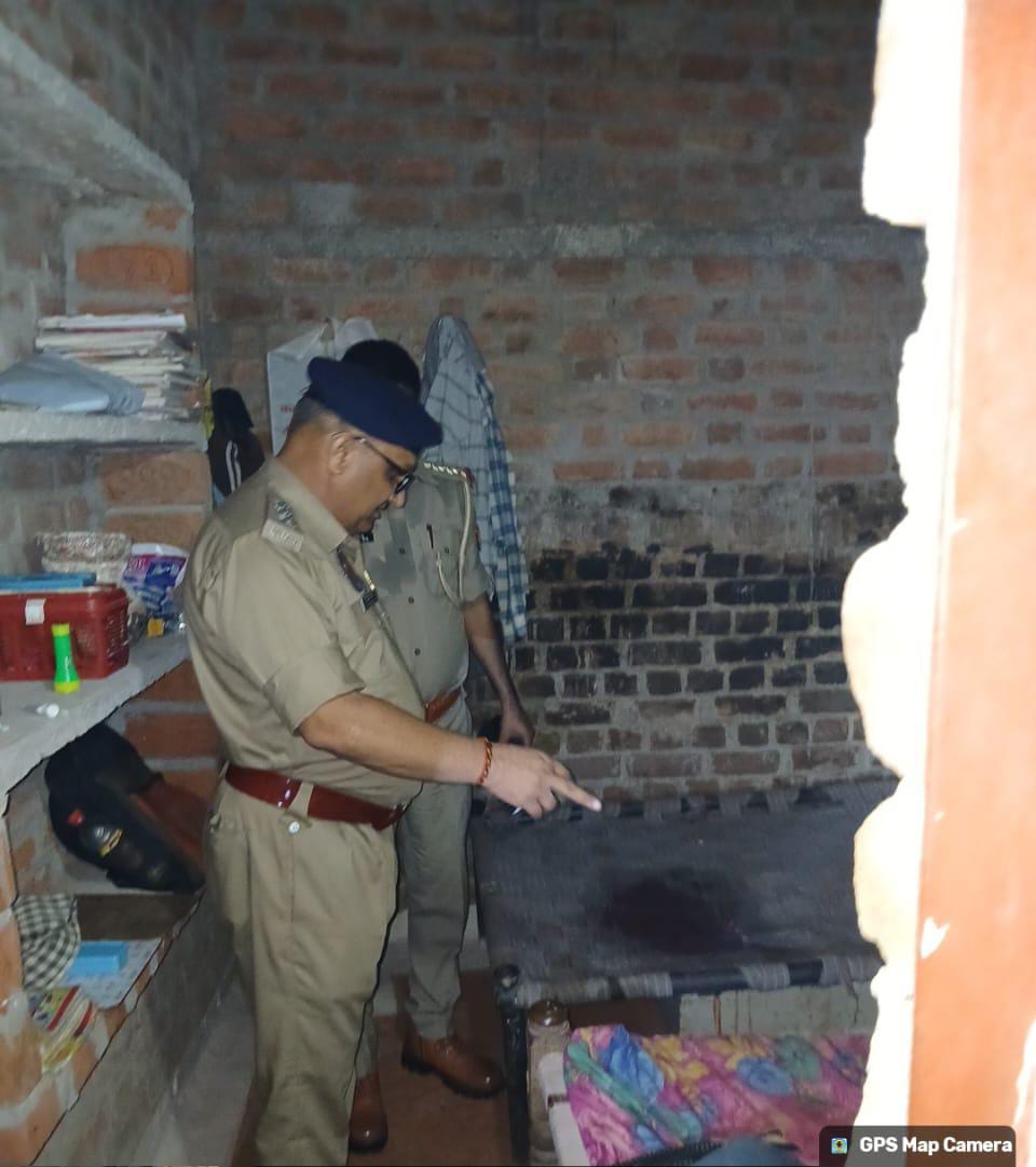 Photo of सो रही पत्नी की पति ने की कुल्हाड़ी से हत्या…