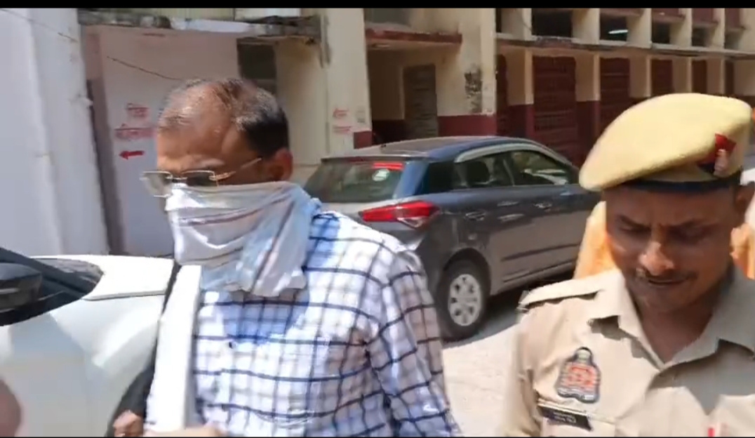 Photo of दुष्कर्म के आरोपी तीन कारोबारियों पर बाँदा का मीडिया शेर, लेकिन चिंगारी गैंग लीडर राजाभैया पर ढेर…