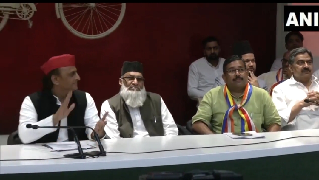 Photo of यूपी पूर्व बसपा नेता व ग्राम्य विकास राज्य मंत्री रहे दद्दू प्रसाद हुए समाजवादी…