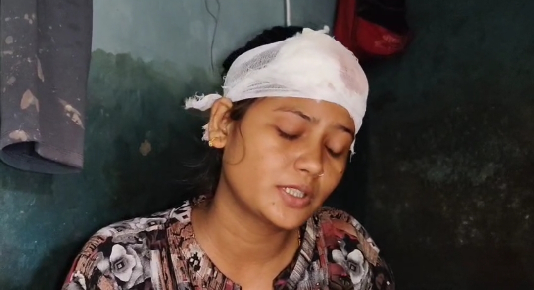 Photo of लुच्चा नाऊ बना दबंग,गांव मे रंगबाजी बेटियों के संग…