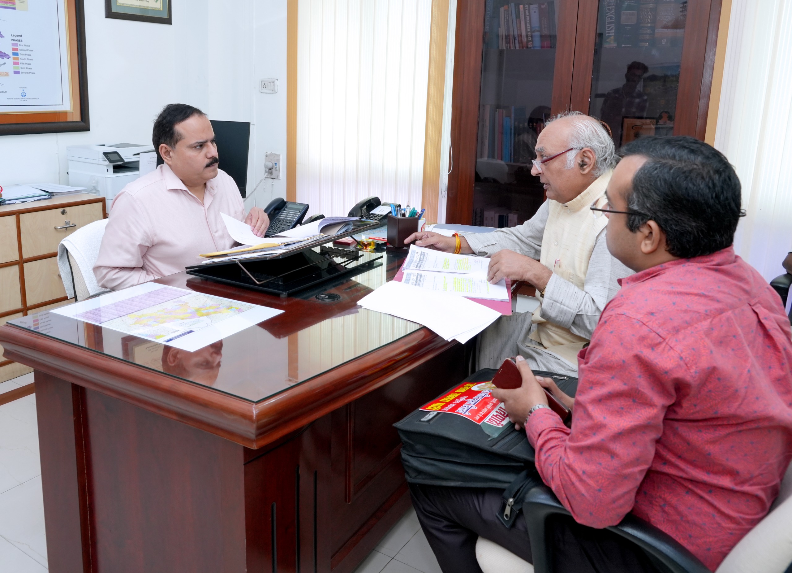 Photo of चुनाव न लड़ने वाले पंजीकृत राजनैतिक दलों की मुख्य निर्वाचन अधिकारी ने की सुनवाई