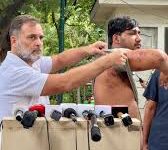 Photo of कौन हैं साहिल, जिन्हें पीसी में साथ लाए राहुल गांधी; क्या पैलेट गन से लगी आंख में चोट? दिल्ली विरोध प्रदर्शन.