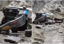 Photo of Himachal Accident: लाहौल में चलती गाड़ी पर गिरी चट्टान, 13 लोगों की दबकर मौत.
