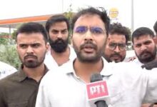 Photo of  स्कूल की जांच करने पहुंची CJP टीम पर ग्रामीणों का हमला, आशुतोष रांका बोले- शर्ट फाड़ी, मोबाइल तोड़ा.