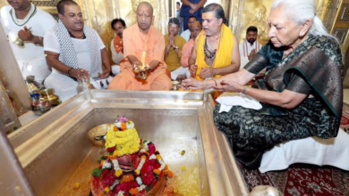 Photo of राज्यपाल व मुख्यमंत्री ने किए बाबा विश्वनाथ के दर्शन-पूजन