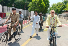 Photo of CM योगी की प्रेरणा से ईंधन बचत अभियान को मिली नई रफ्तार, साइकिल से विधानसभा पहुंचे वित्त मंत्री