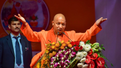 Photo of 54 के हुए योगी आदित्यनाथ, बर्थडे पर रक्षा मंत्री से लेकर मायावती तक दिग्गजों ने  दी बधाइयां