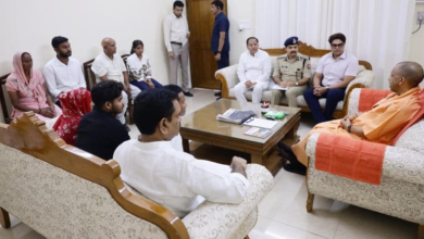 Photo of दलित छात्रा ललिता गौतम के परिजनों से मिले मुख्यमंत्री योगी