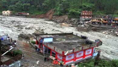 Photo of मूसलाधार बारिश का कहर, यमुनोत्री-गंगोत्री हाईवे कई स्थानों पर बंद, हजारों तीर्थयात्री फंसे