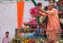 Photo of कांवड़ियों पर CM योगी ने बरसाए फूल,बोले4.5 करोड़ शिवभक्तों के स्वागत में आसमान से होगी पुष्पवर्षा