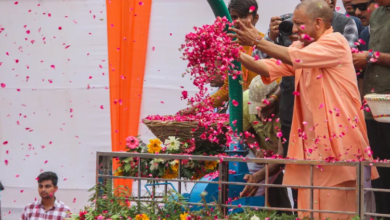Photo of कांवड़ियों पर CM योगी ने बरसाए फूल,बोले4.5 करोड़ शिवभक्तों के स्वागत में आसमान से होगी पुष्पवर्षा