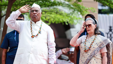 Photo of ‘वंदे मातरम’ विवाद पर मल्लिकार्जुन खरगे बोले “मैंने वही गाया जो गांधी, नेहरू और वाजपेयी गाते थे”
