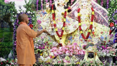 Photo of श्रीकृष्ण जन्माष्टमी पर जन्मभूमि पहुंचे CM योगी”चांदी से सजे गर्भगृह में किए ‘लाला’ के दर्शन”