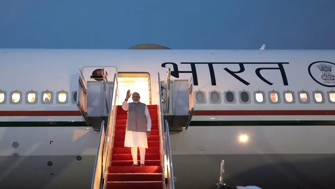 Photo of PM मोदी फ्रांस व यूएई के लिए रवाना, संबंधों में और प्रगाढ़ता की जताई उम्मीद | LATEST NEWS