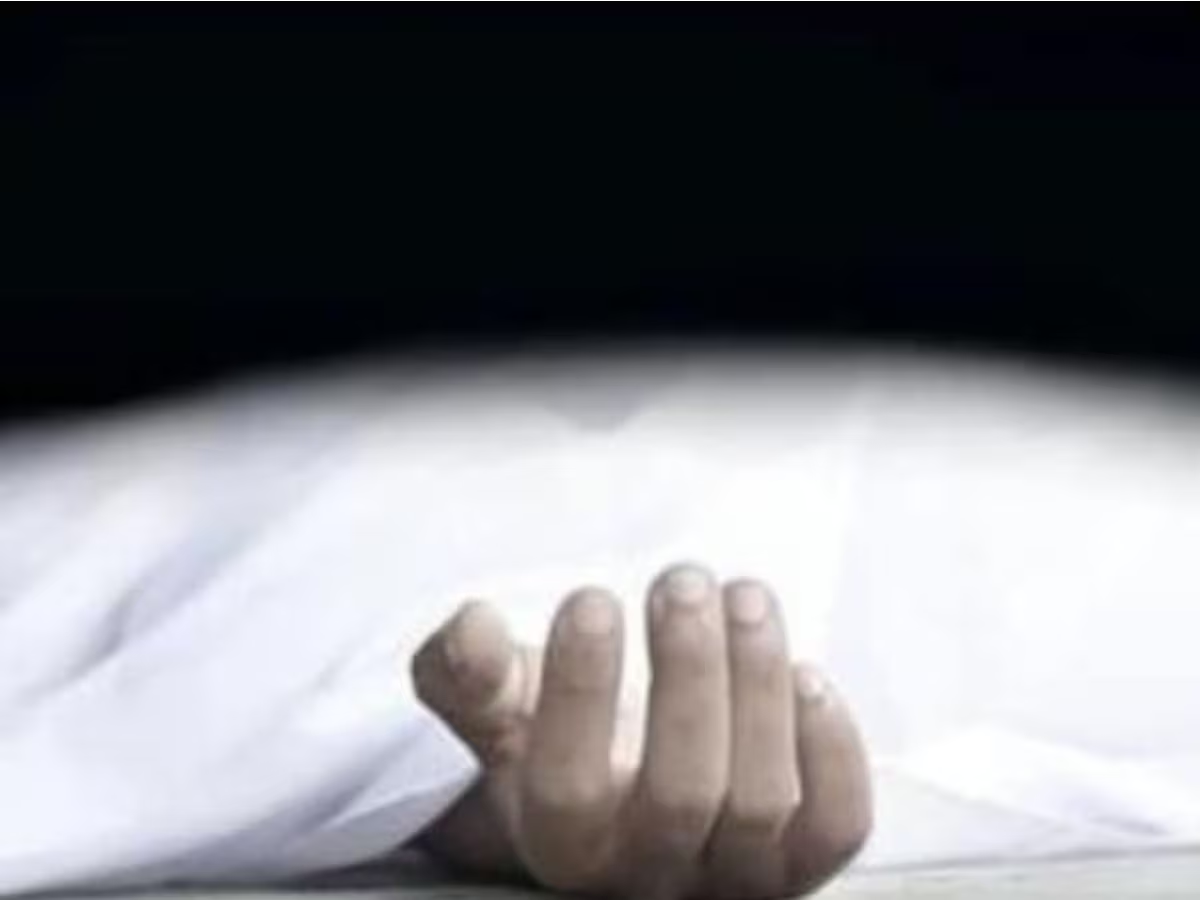 Photo of रेलवे क्रासिंग पर वंदे भारत ट्रेन की चपेट में आई महिला व उसकी दो बेटियां, मौत | LATEST NEWS