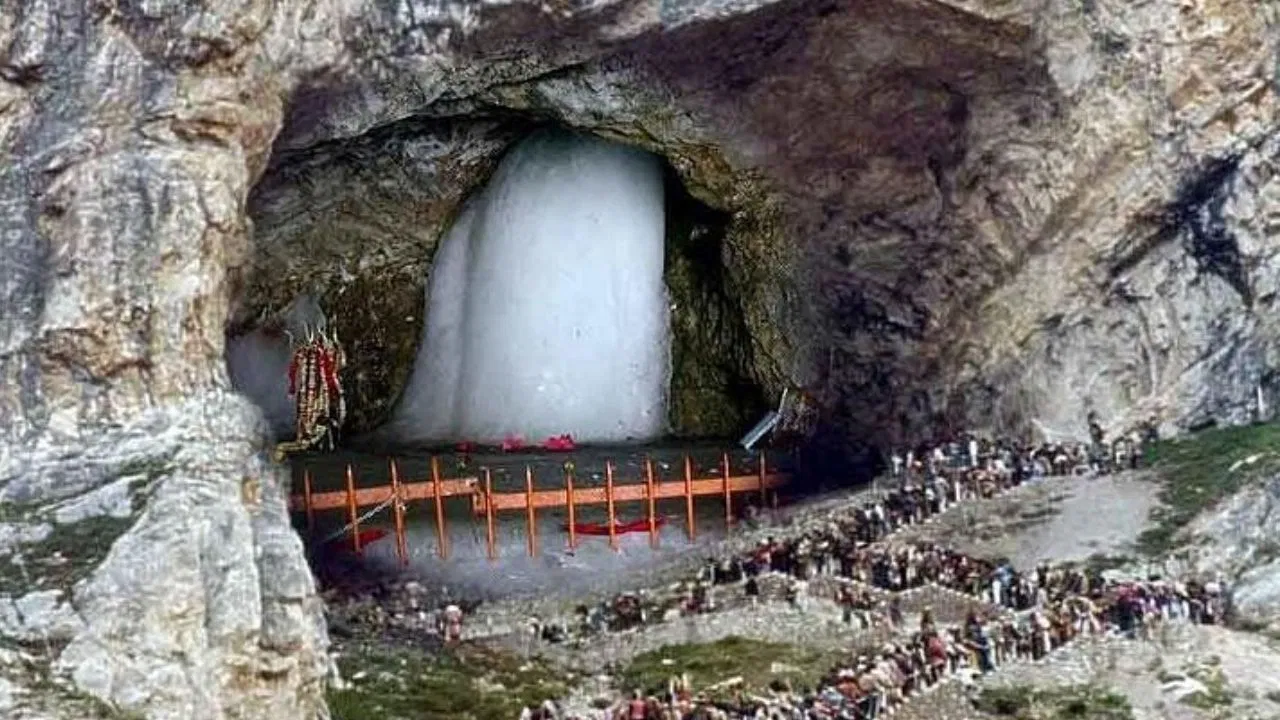 Photo of Amarnath Yatra: 2.7 लाख से ज्यादा श्रद्धालुओं ने बाबा बर्फानी के किए दर्शन