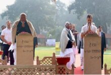 Photo of राजघाट पर महात्मा गांधी को श्रद्धांजलि देने के बाद निकले राहुल, प्रियंका और खरगे, CEC के खिलाफ देंगे धरना
