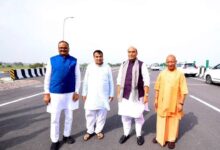 Photo of लखनऊ में एलिवेटेड रोड शुरू, एक्सप्रेस-वे पर पहली बार फर्राटा भरते दिखे वाहन; नया सफर देख रोमांचित हुए लोग