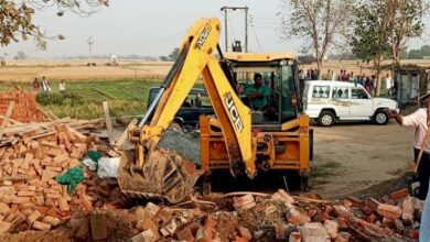 Photo of यूपी सरकार की जमीन पर कब्जा करने वालों की बिल्डिंगों पर चलेगा बुलडोजर, ओखला में कार्रवाई के लिए नोटिस जारी
