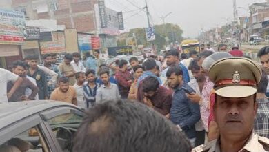 Photo of कार में मिला लखनऊ के गाजीपुर थाने में तैनात दारोगा का शव, हार्ट अटैक से मौत की आशंका