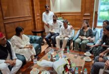 Photo of सपा प्रमुख अखिलेश यादव से लखनऊ में मिले कॉकरोच जनता पार्टी के प्रवक्ता आशुतोष रांका, दोनों के बीच लंबी बातचीत.