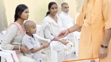 Photo of जनता दर्शन में मुख्यमंत्री योगी आदित्यनाथ ने सुनी लोगों की फरियाद, दिया शीघ्र समाधान का भरोसा