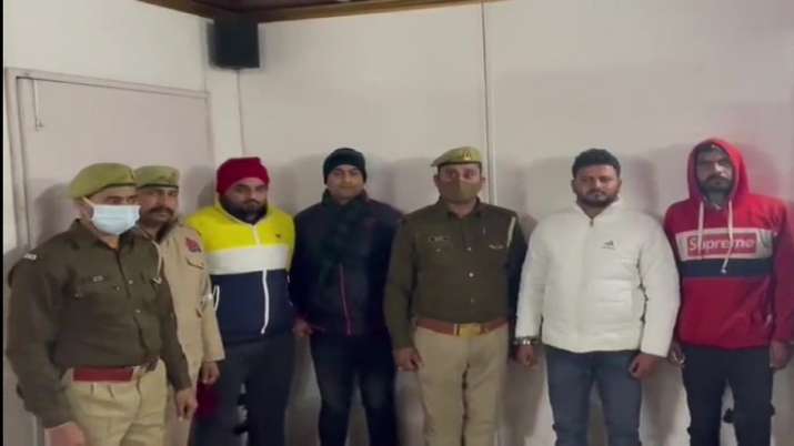 Photo of हापुड़ में असदुद्दीन ओवैसी की कार पर फायरिंग मामले में दोनों आरोपितों को भेजा गया जेल | Asaduddin Owaisi Attacked