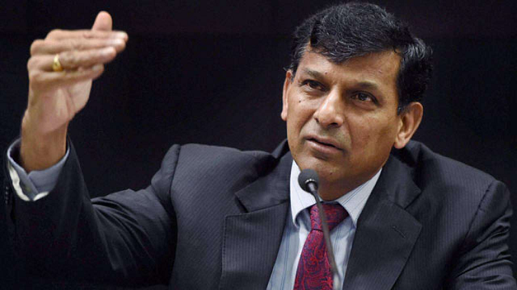 Photo of Former Governor of RBI Raghuram Rajan :  ऐसे तो आरबीआई से लोगों का उठ जाएगा भरोसा