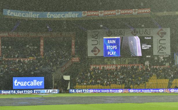 Photo of LIVE बारिश के कारण बदला मैच का समय, जानें कब होगा शुरू… | 1st ODI IND vs SA